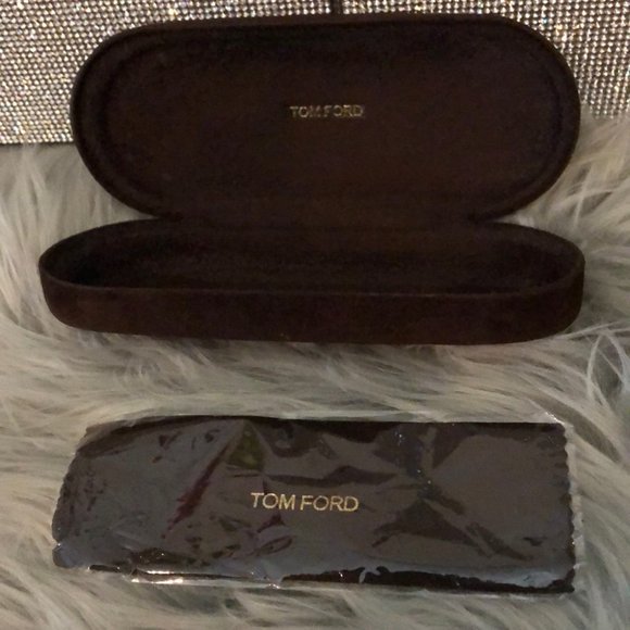 Tom Ford sunglass case and cloth lense cleaner - Picture 3 of 3